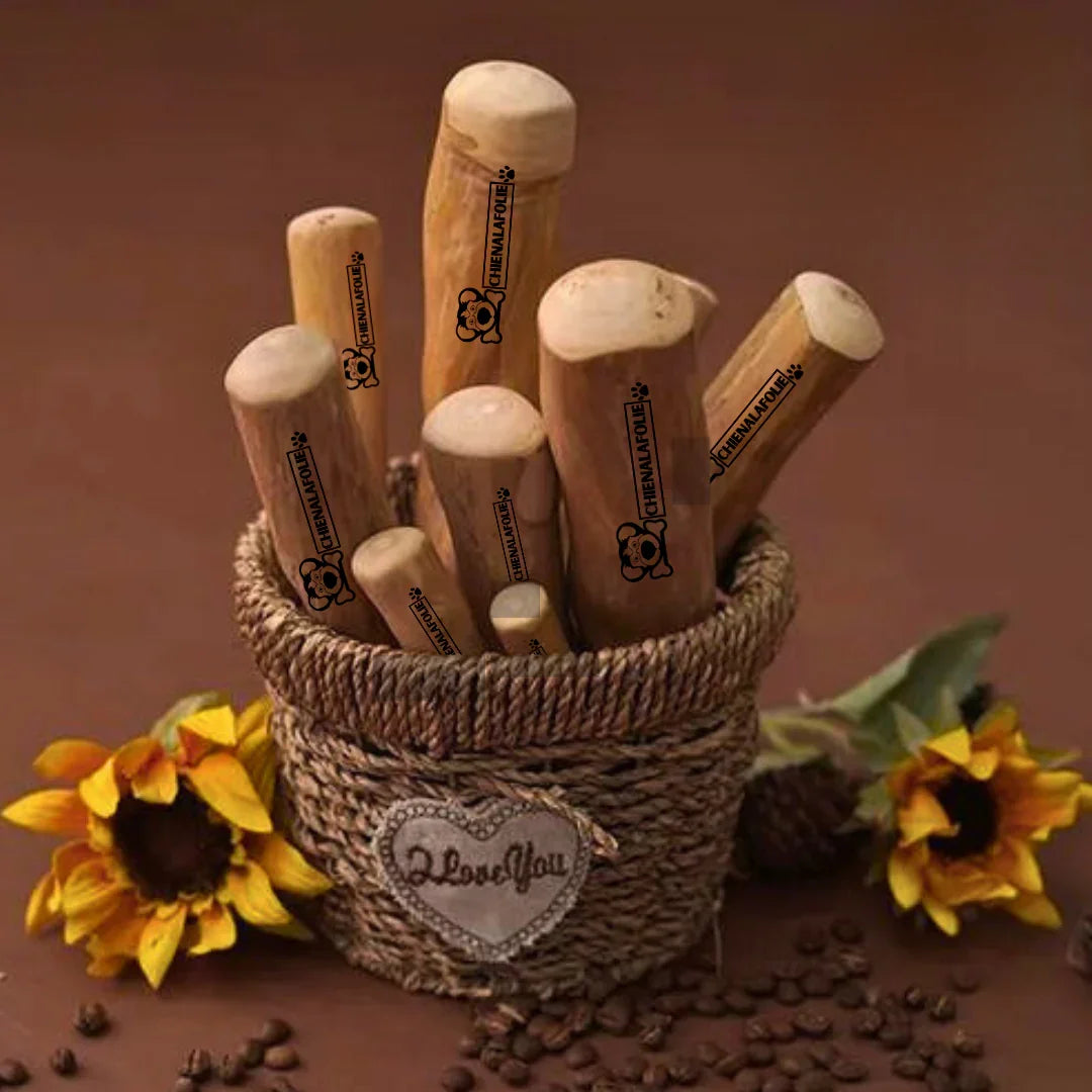 Presentation rustique des batons de bois de cafe durables Chienalafolie avec tournesols